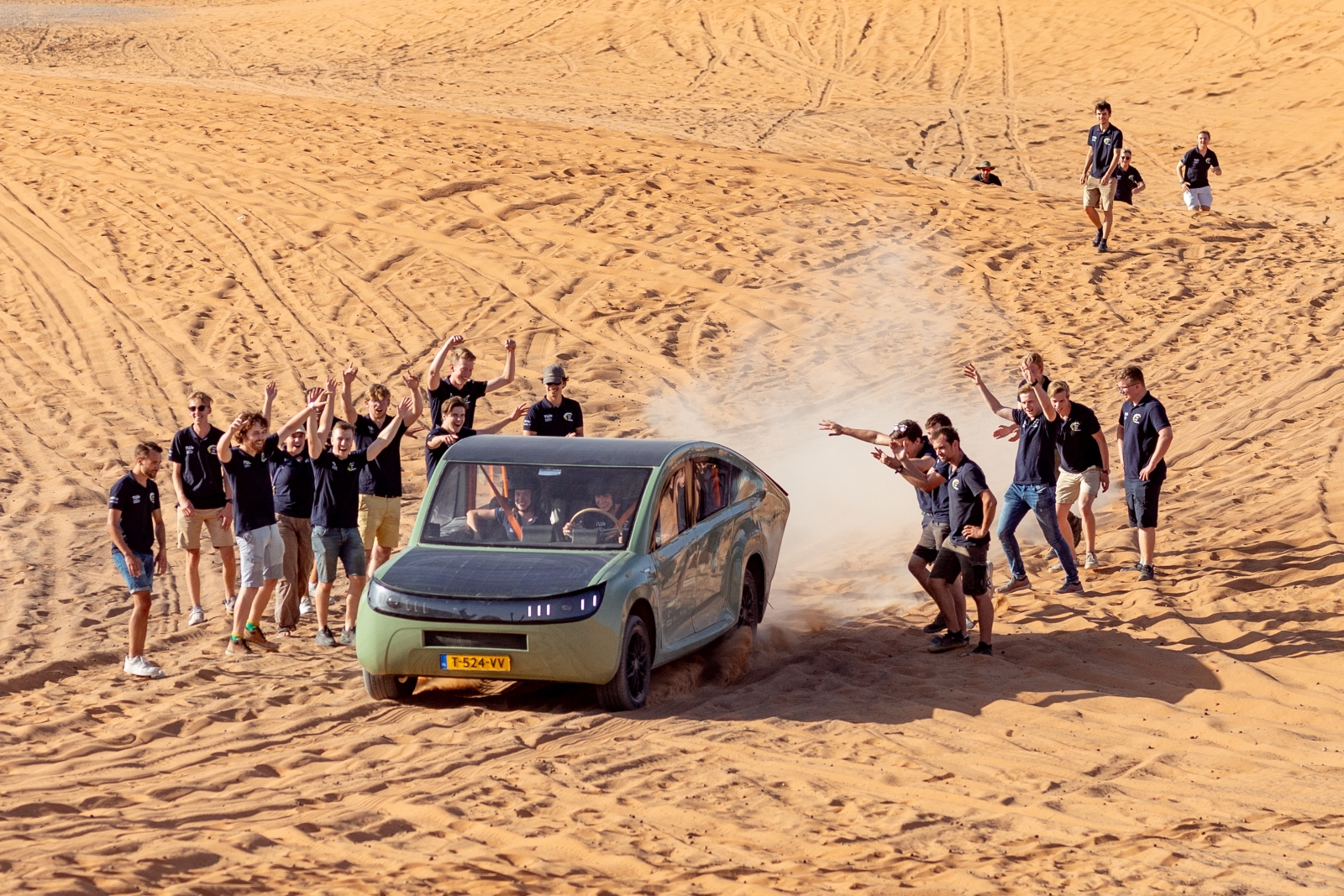 students welcome arrival of solar car at the Sahara desert