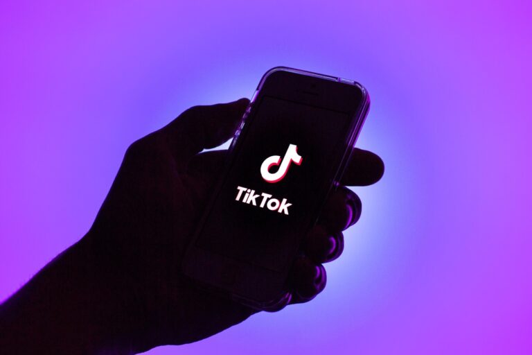 How to activate auto scroll on TikTok